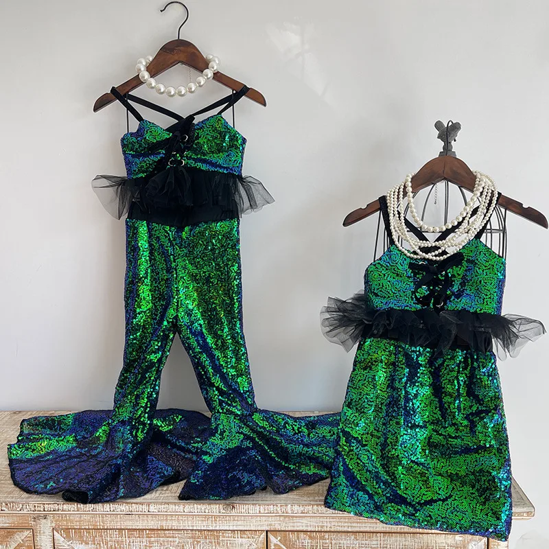 

Зеленый топ на бретельках с пайетками для мамы и дочки, расклешенные брюки с высокой талией, сетчатое платье длиной до колена для девочек, одежда для семейной вечеринки