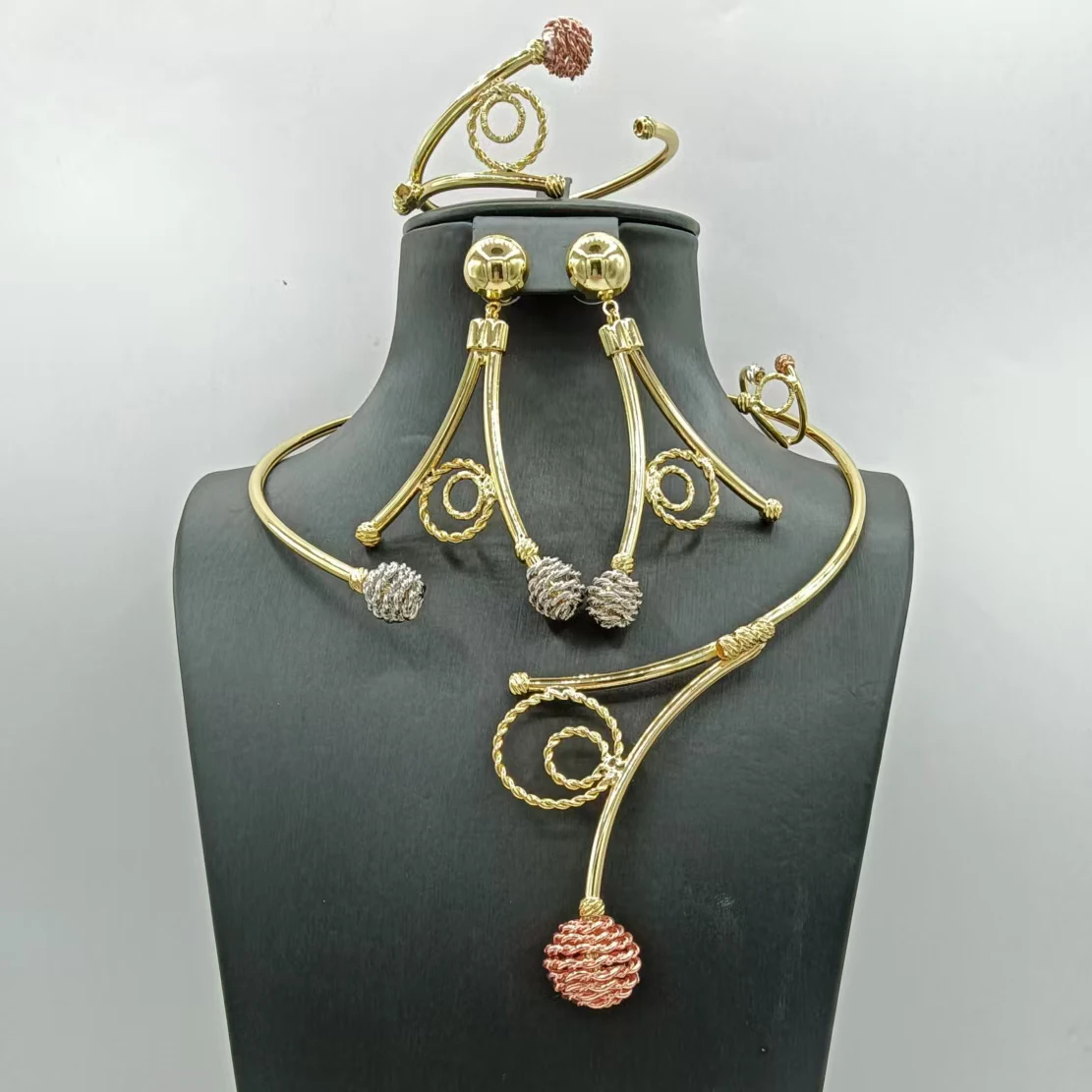 

Fashion Women's 18K Gold Plated Open Collar Jewelry Set 4PCS Spiral Twisted Ball Statement Necklace Earrings for Party Wedding