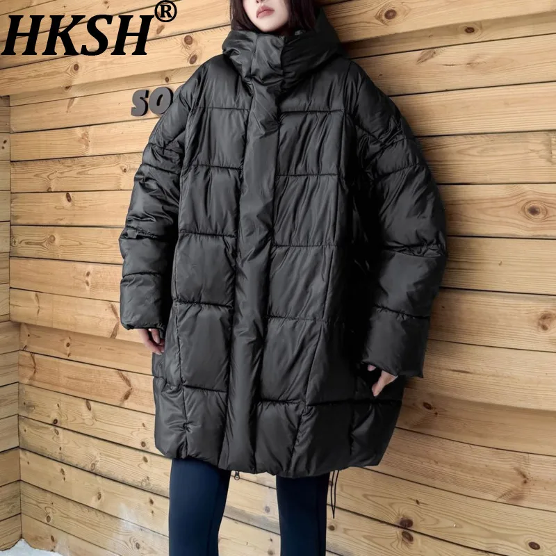 

HKSH 2025 Winter New Women's Wadded Jacket Hooded Drawstring Hem Zipper Versatile Oversized Tide Warm Cotton-padded Coat HK14424