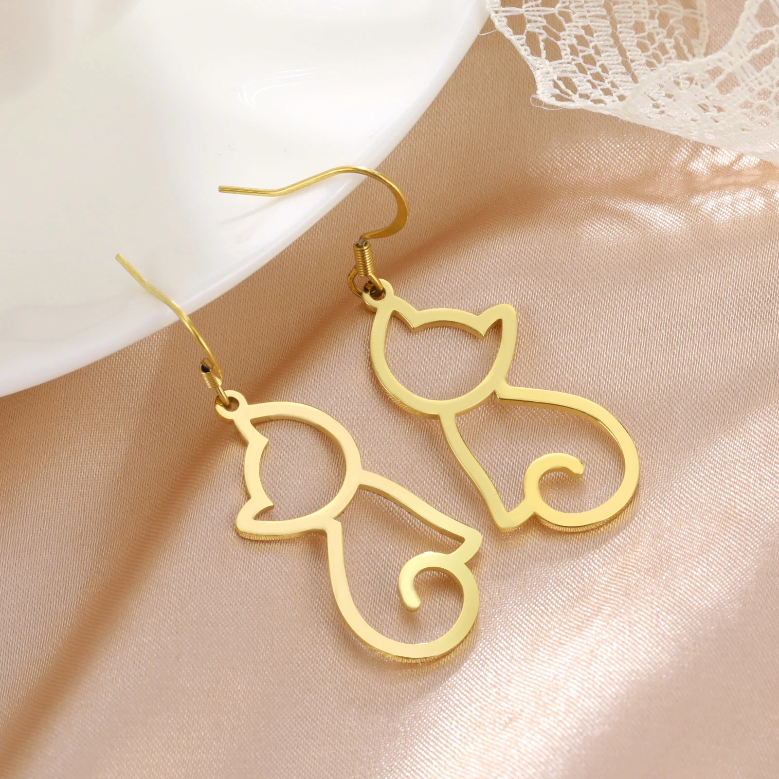 Kkjoy New Gold Color Stainless Steel Simple Cat Earrings For Women Sweet Smooth Cute Simple Jewelry Party Anniversary fashion