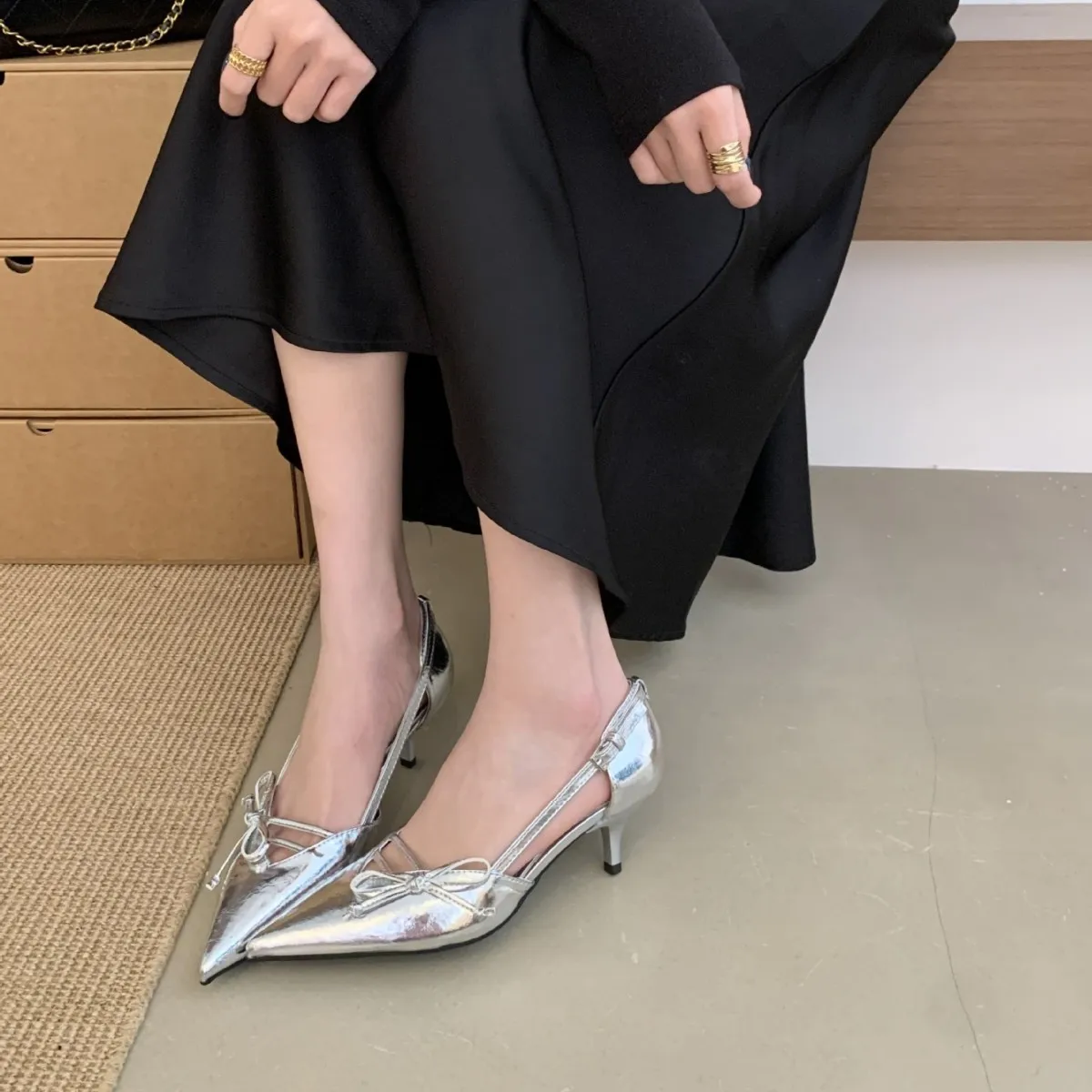Elegant Pointed Toe Butterfly Knot High Heels Sandals Women's New Summer Mid Heel BaoTou Sandals Dress Wedding Versatile Shoes view 5