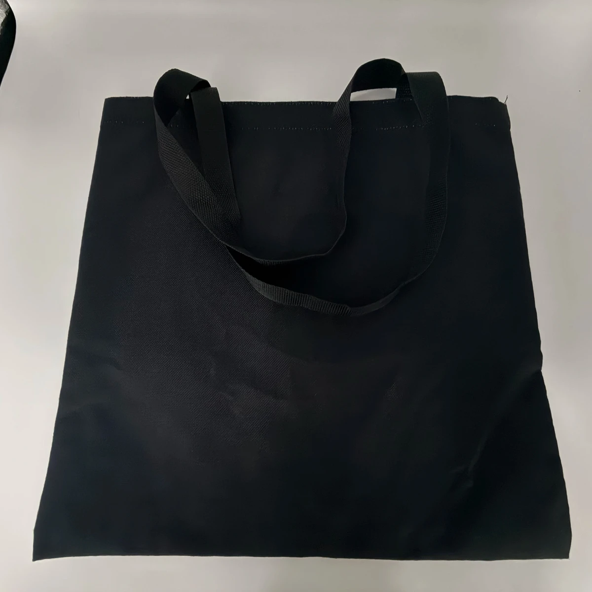 Einfache und lässige, einfarbige Damen-Handtasche mit großer Kapazität für Einkäufe und Reisen. – Detail 5