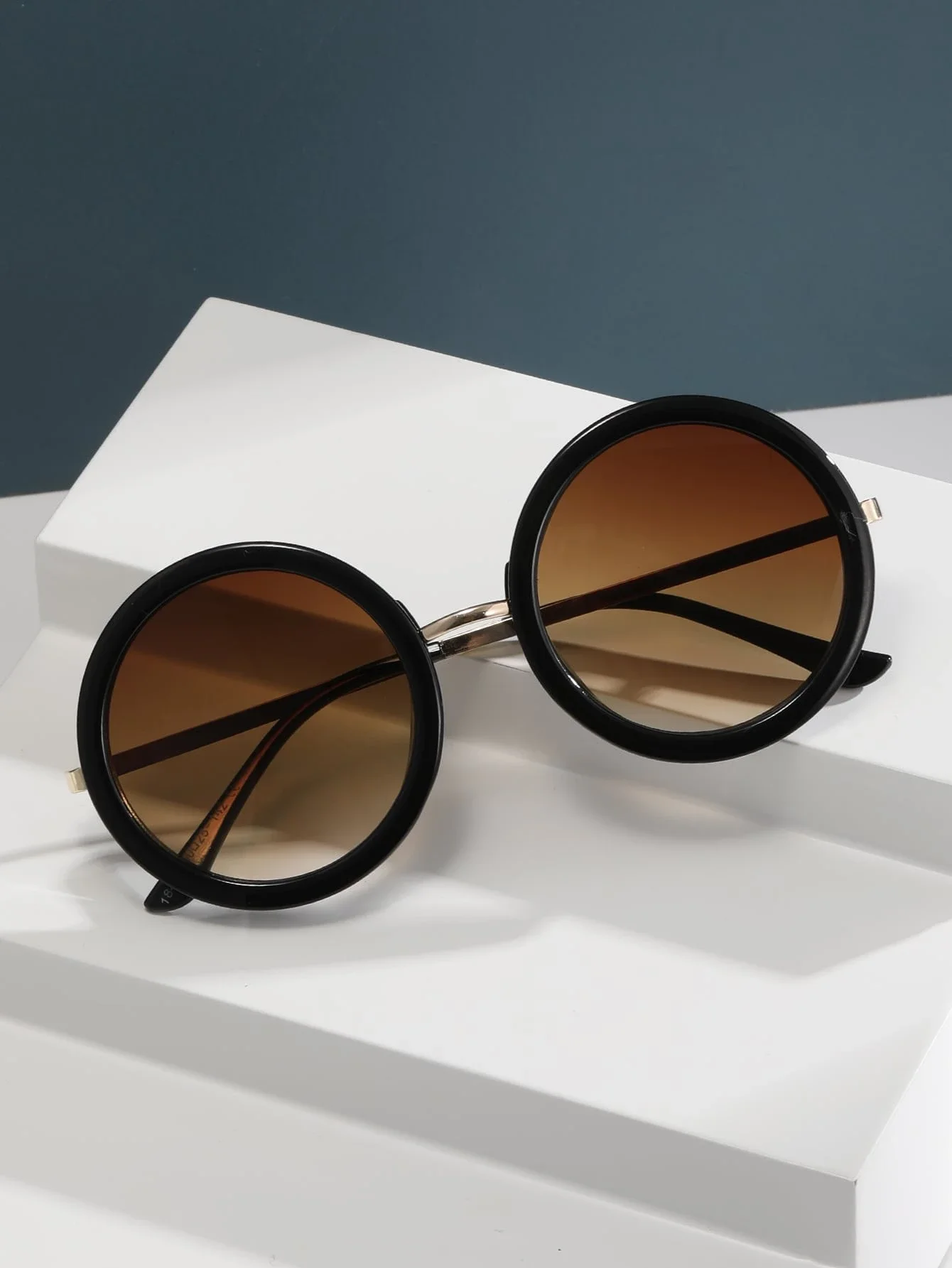 Ombre Lens Round Su…