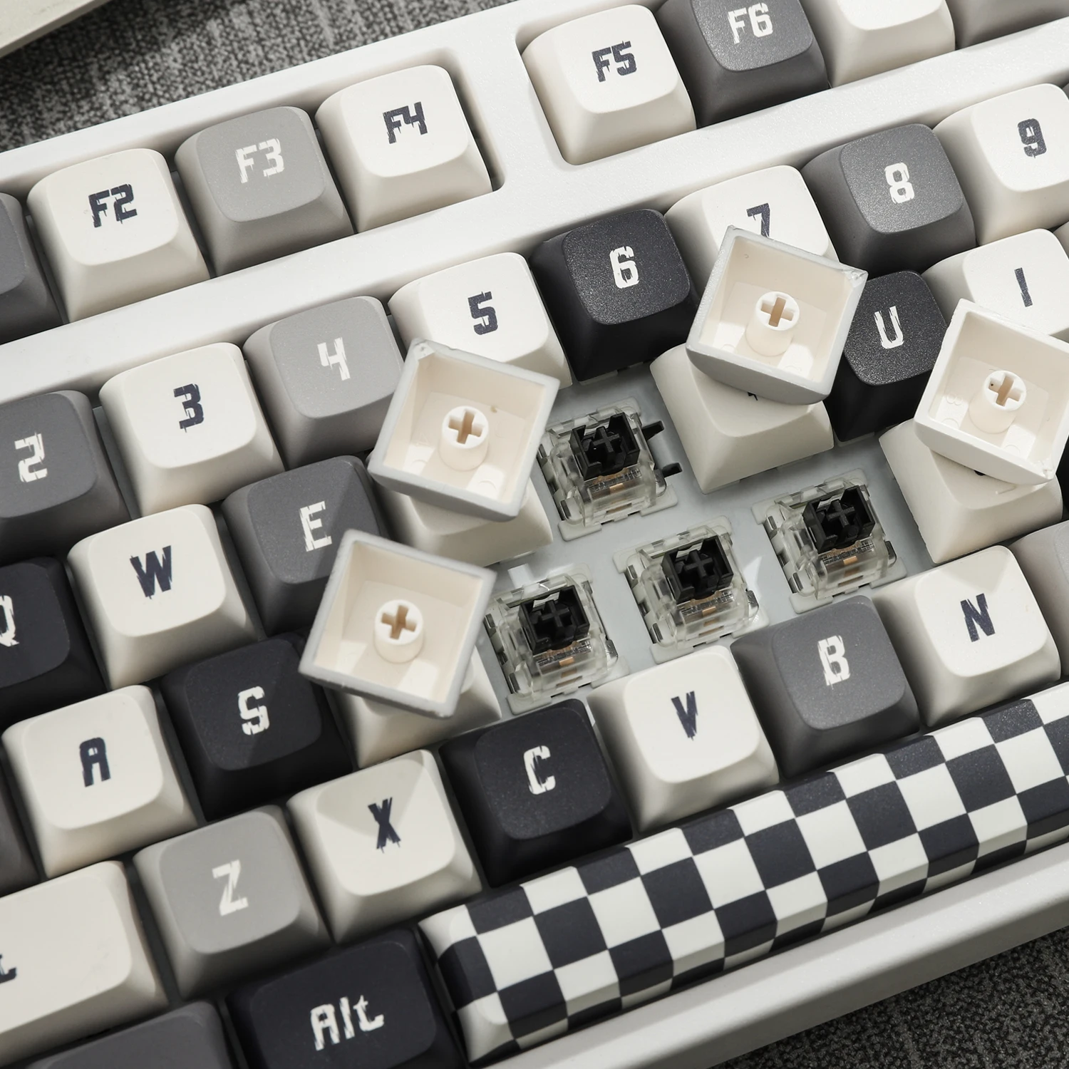 Thousand bird grid keycap PBT five-sided hot sublimation XDA high personality black and white grid theme small full set of mecha