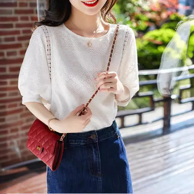 Blouse Women 2025 Casual Summer New Beautiful water-soluble Embroidered Lantern Sleeve Cotton Top five-quarter Sleeve Shirt