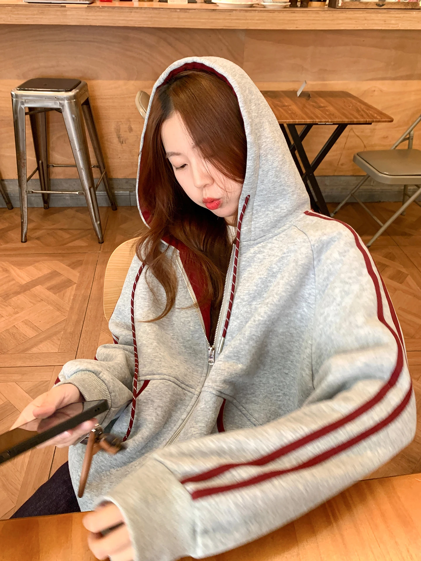 

Повседневная женская толстовка на молнии с капюшоном, свободного кроя, в стиле колор-блок, новая зимняя модель, теплая, для ежедневной носки, комфортная посадка