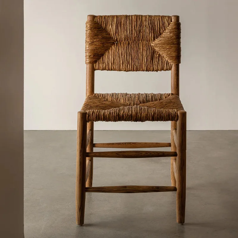 بار من الخشب الصلب، بار منزلي بسيط وحديث، كرسي مطعم من الخيزران القديم