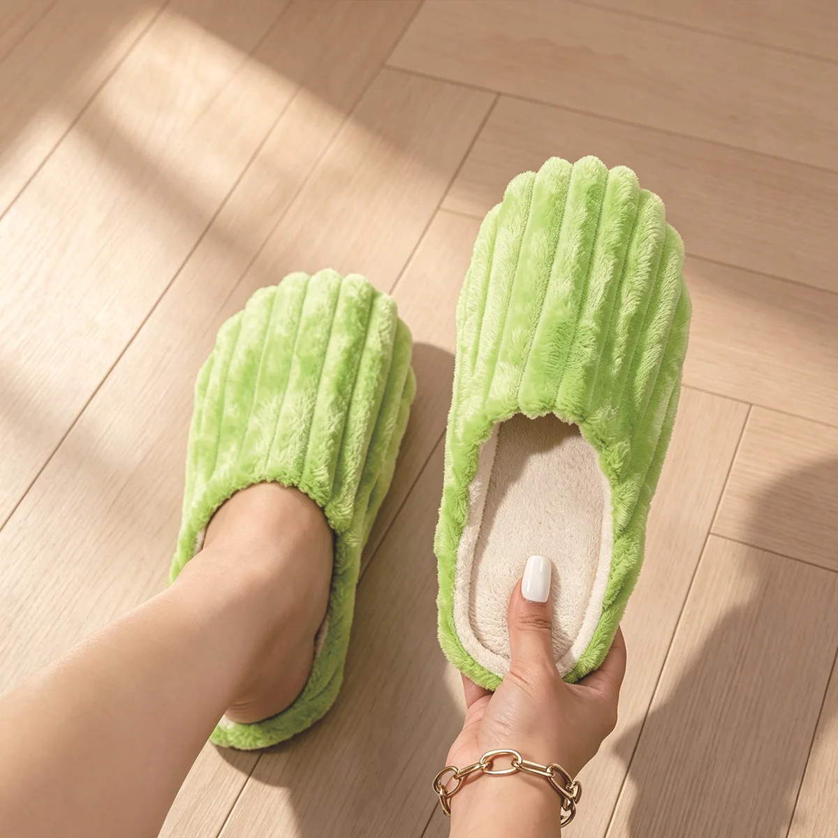 Winter New Couple Slippers Men Fashion Thick Sole Indoor shoes Warm Non-Slip Home Flat Shoes Platform Male Cotton Slipper Homme