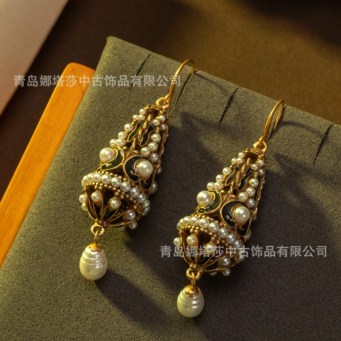 Heavy Craft Inlaid Vintage Earrings High-end Exquisite Temperament Geometric Studs Classical Artistic Luxurious Earrings