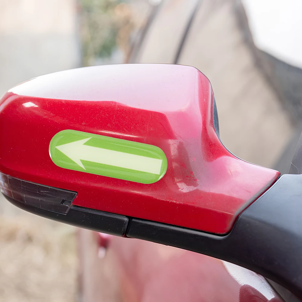 

4pcs Glow In The Dark Stickers Luminous Arrow Decals For Cars Driving Assistance Positioning Marker Directional Arrow Decor