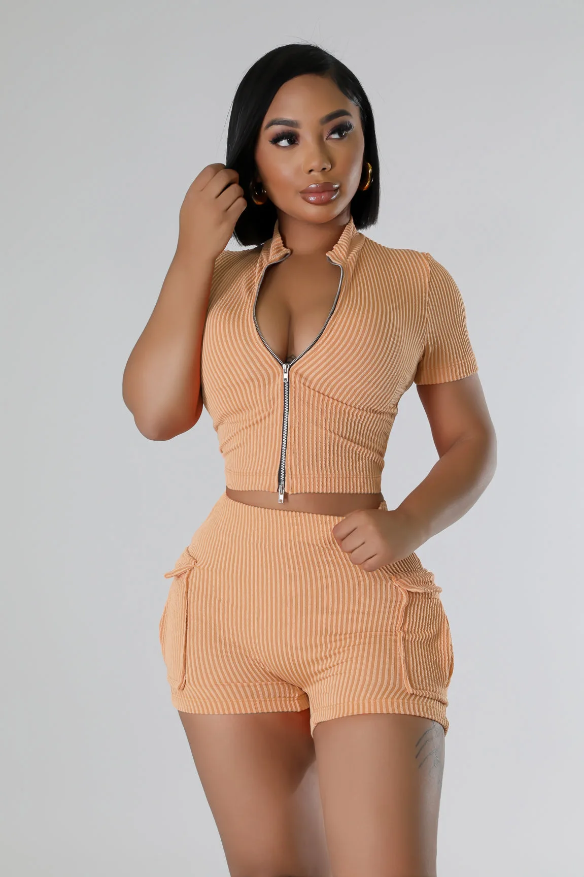 

New Fashion Women's Two-Piece Summer Short-Sleeved Stand-Up Collar Top And Slim Shorts Set Solid Color Ladies 2-Piece Suit