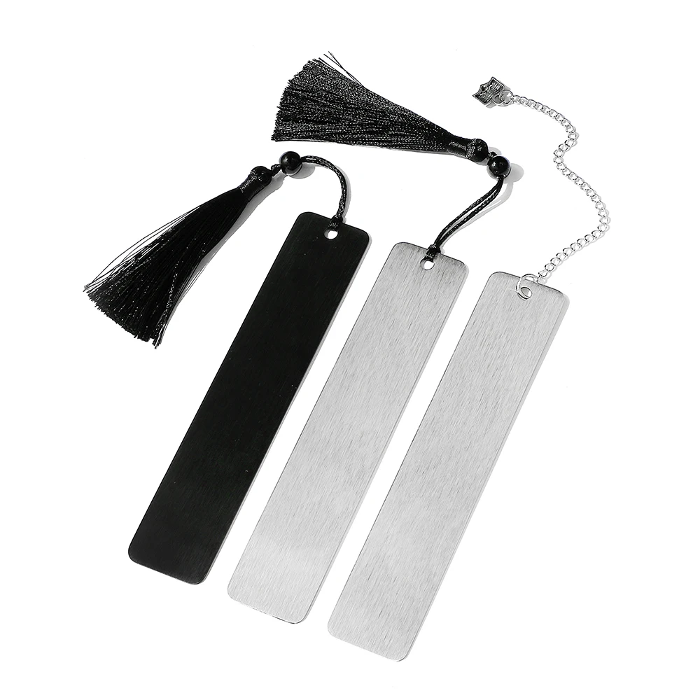 الإشارة المرجعية للخيال الملحمي: فن التنين الشرقي والغربي مع خرز العقيق الأسود، مجموعة اقتباسات "كتاب التنين"، مصممة للكتاب.