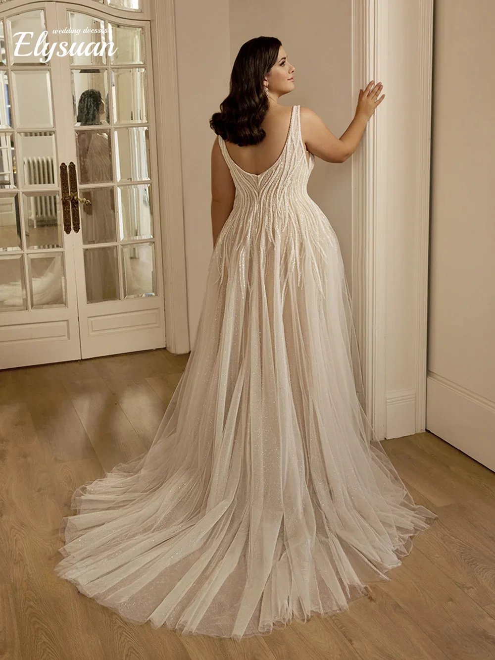 Maßgeschneidertes funkelndes Brautkleid in Übergröße, quadratischer Ausschnitt, ärmellos, mit Perlen verziert, glitzernder Tüll, A-Linie, Brautkleid mit Schleppe