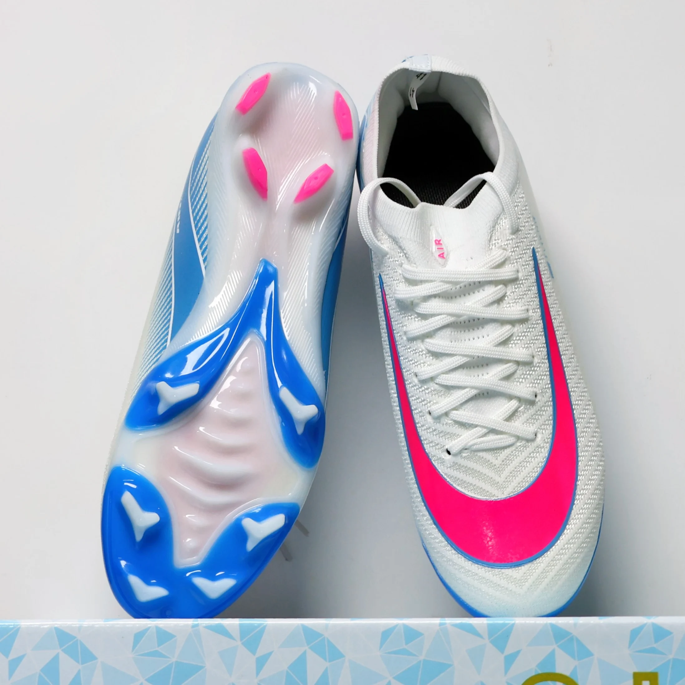 8516 High Quality Mens Soccer Shoes TF/FG Non-Slip Turf Soccer Cleats for Kids Training Football Boots Chuteira Campo 35-46