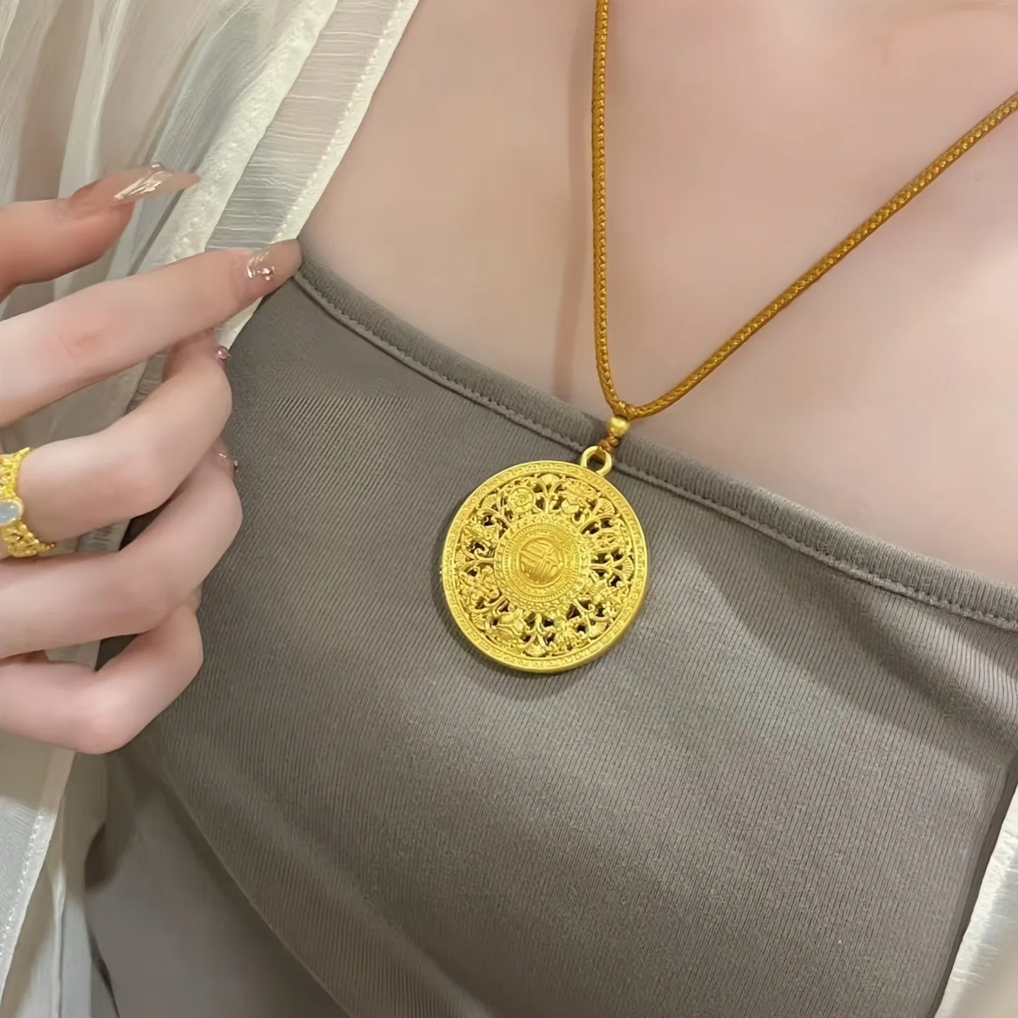 9999 gold new Chinese-style retro swastika hollowed-out eight-symbol compass pendant necklace good luck charm round scarf chain