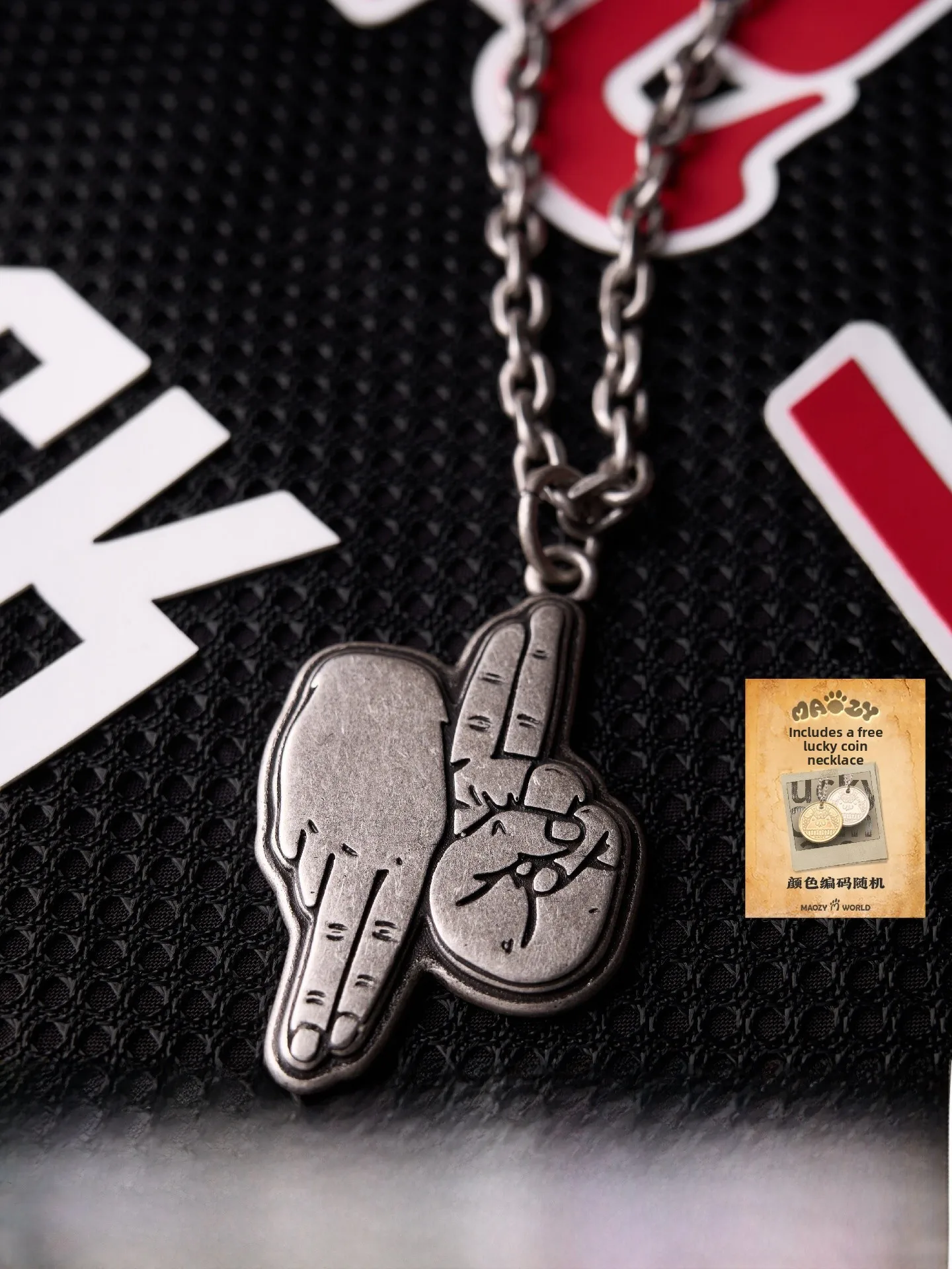collaboration-hand-gesture-pendant-necklace-antique-silver-twisted-chain-unisex-simple-versatile-maozy-brand-summer-2026