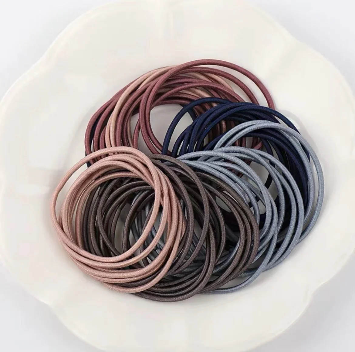 Schwarze elastische Haargummis für Damen und Mädchen, einfarbige Haarbänder, einfache und langlebige Haaraccessoires für Mädchen. – Detail 3