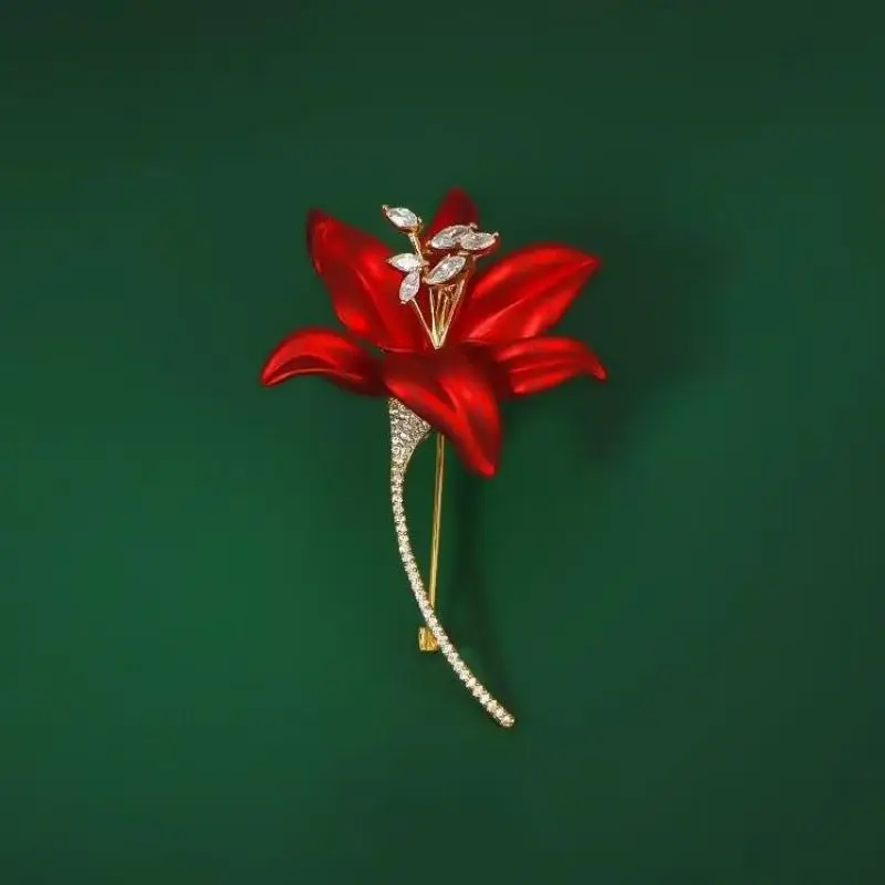 XM Fashion High-end Red Rose Brooch Pins Exquisite Design Rhinestone Flower Clothing Brooches Suit Accessories Gift for Women