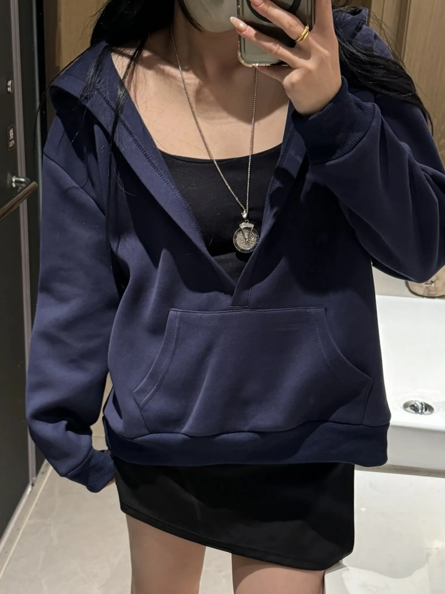 

Свободная женская толстовка с длинными рукавами на весну-осень, с глубоким V-образным вырезом, стройнящая, модная, в корейском уличном стиле