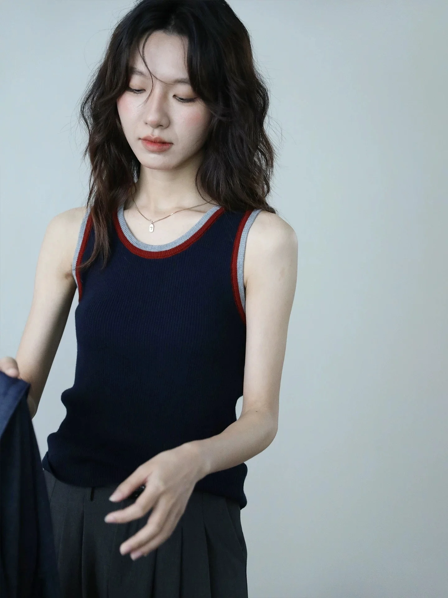 Women's Slim Fit Cotton Tank Top Sleeveless U-Neck Versatile Innerwear Outerwear Suitable for Various Occasions And Seasons