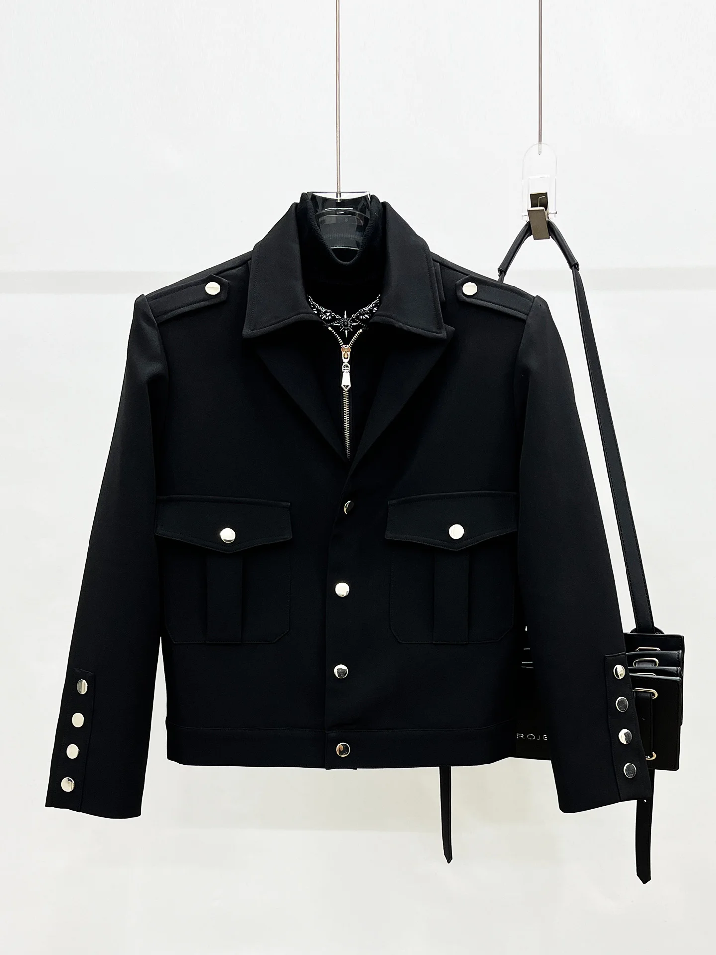 

Осенняя модная свободная мужская куртка с имитацией двухслойности, с подплечниками, на нескольких пуговицах, с комбинированными вставками, повседневная, из полиэфирного волокна