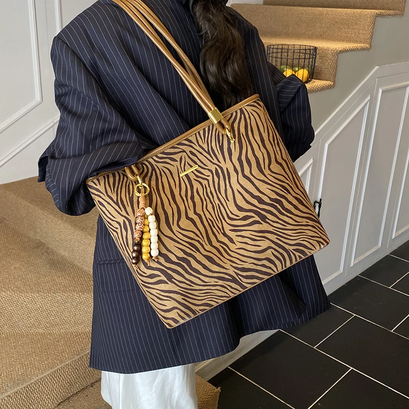 Faux Suede Zebra Pattern Large Capacity Shoulder Bags 2026 Hot Sale Retro Women's Bags Autumn Fashion Versatile Commute Tote Bag
