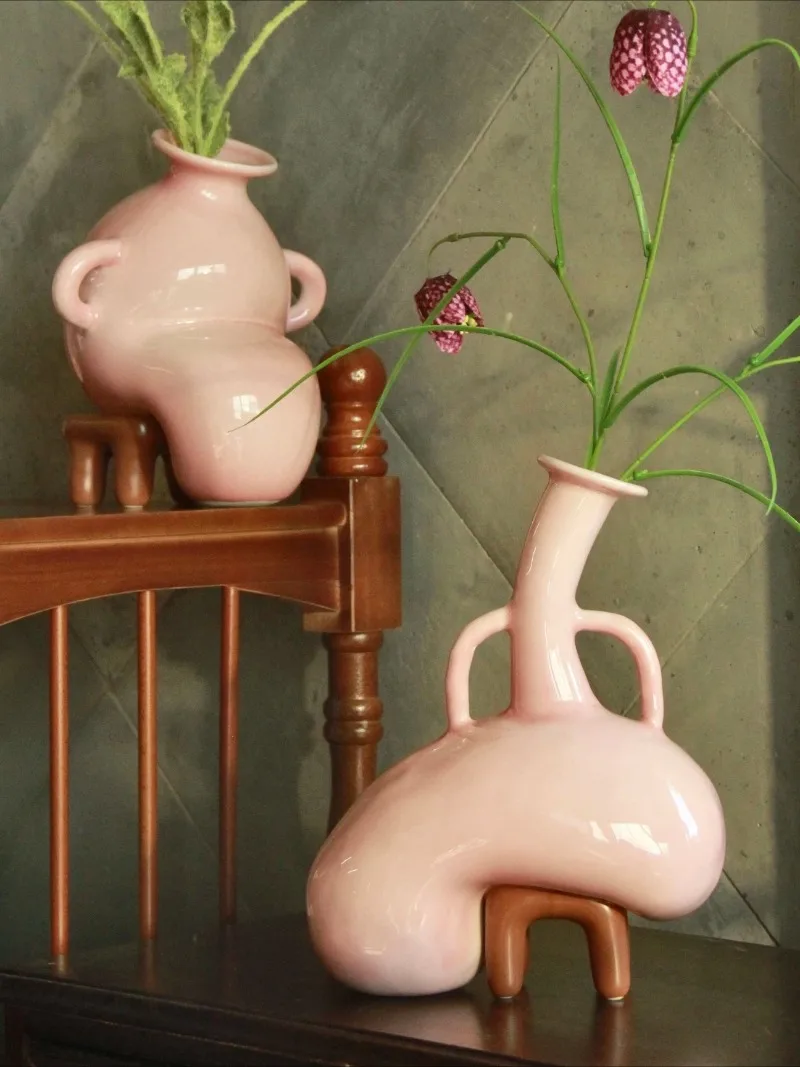 Creative Abstract Stool Pink Ceramic Butt Vase Irregular Shaped Ceramic Vase Pink Body Butt Craft Indoor Aesthetic Decoration