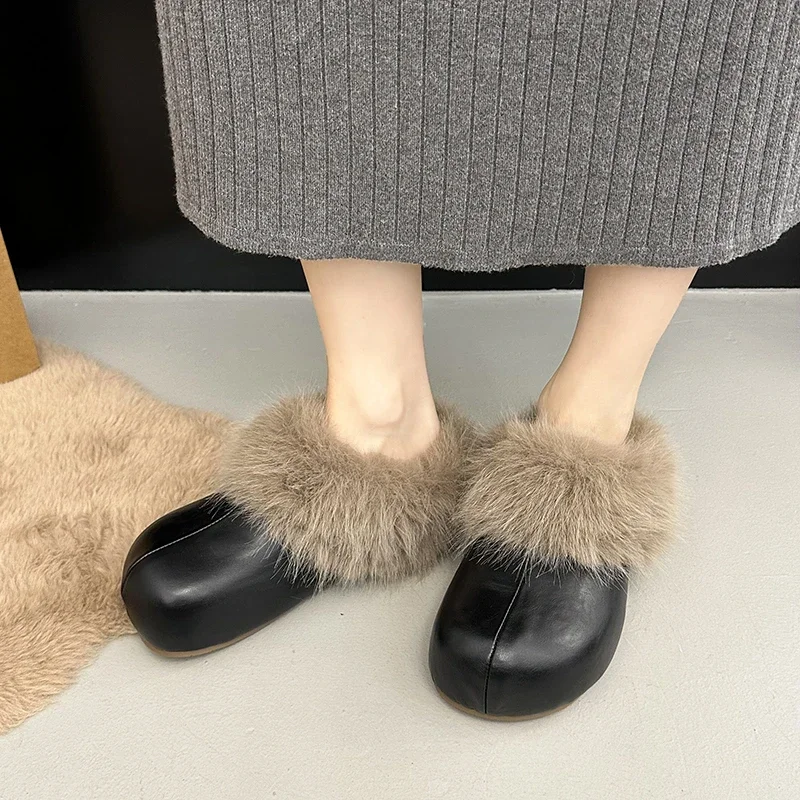 أحذية وشباشب قطنية ذات نعل سميك ومتعددة الاستخدامات وبسيطة ذات وجه جلدي للنساء لشتاء 2025