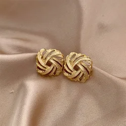 French Vintage Square Woven Clip on Earrings for Women Trendy Design Geometric Hollow Earrings Without Ear Holes Jewelry Gifts