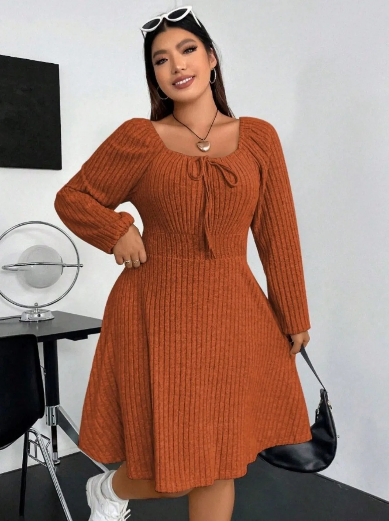 Plus-Size Damen Geripptes Strickkleid mit Quadratischem Ausschnitt, Vorderseitiger Bindung, Langen Ärmeln, Hoher Taille, A-Linie, Lässiges Kurzes Herbstkleid – Detail 4