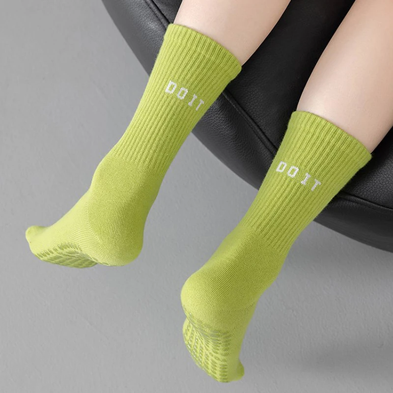 2 pièces coton respirant mi-mollet chaussettes de Yoga couleur unie rayé anti-dérapant chaussettes de sport Pilates chaussettes danse Fitness entraînement chaussettes