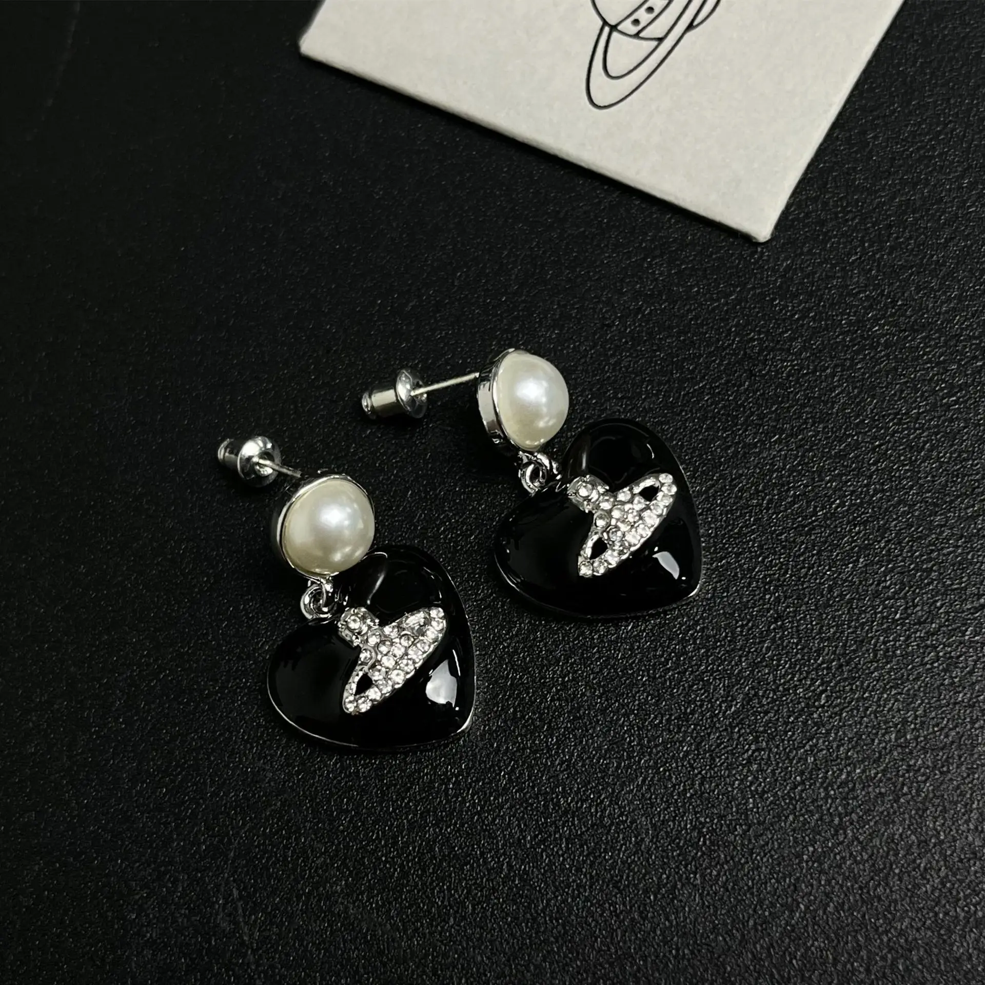 Boucles d'oreilles pendantes en biscuits en forme de cœur pour femmes, clou de perle, planète Saturne, noir, élégant, mode, bijoux, cadeaux pour filles