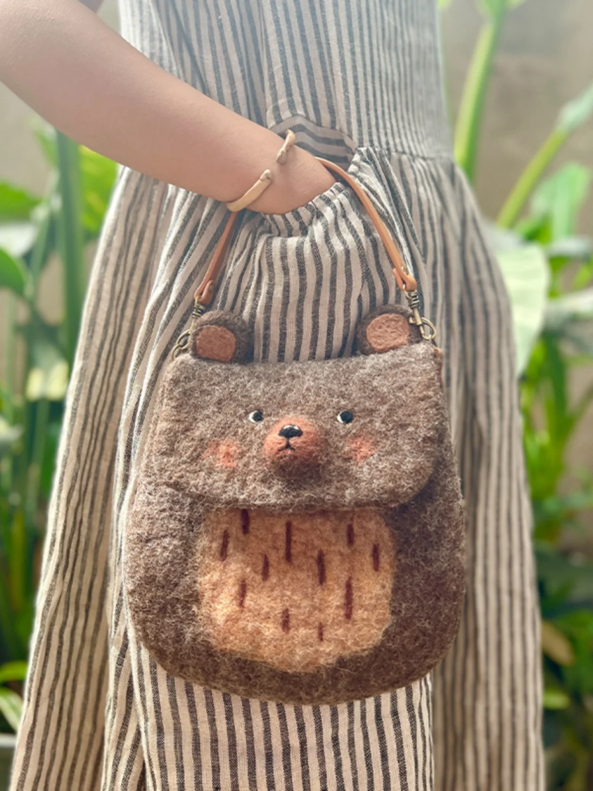 adorabile-borsa-artigianale-in-feltro-di-lana-creativa-borsa-a-mano-per-ragazze-e-donne-design-semplice-retro-con-orsetto-graziosa-borsetta-regalo-festivo