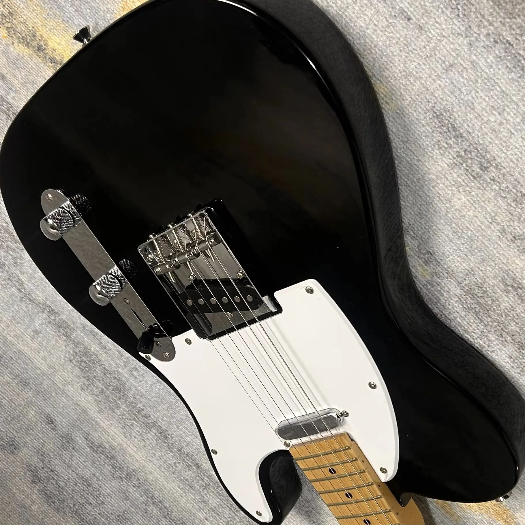 

Hot Sale Electric Guitars 22 Frets Black Color Mahogany Body Maple Fretboard