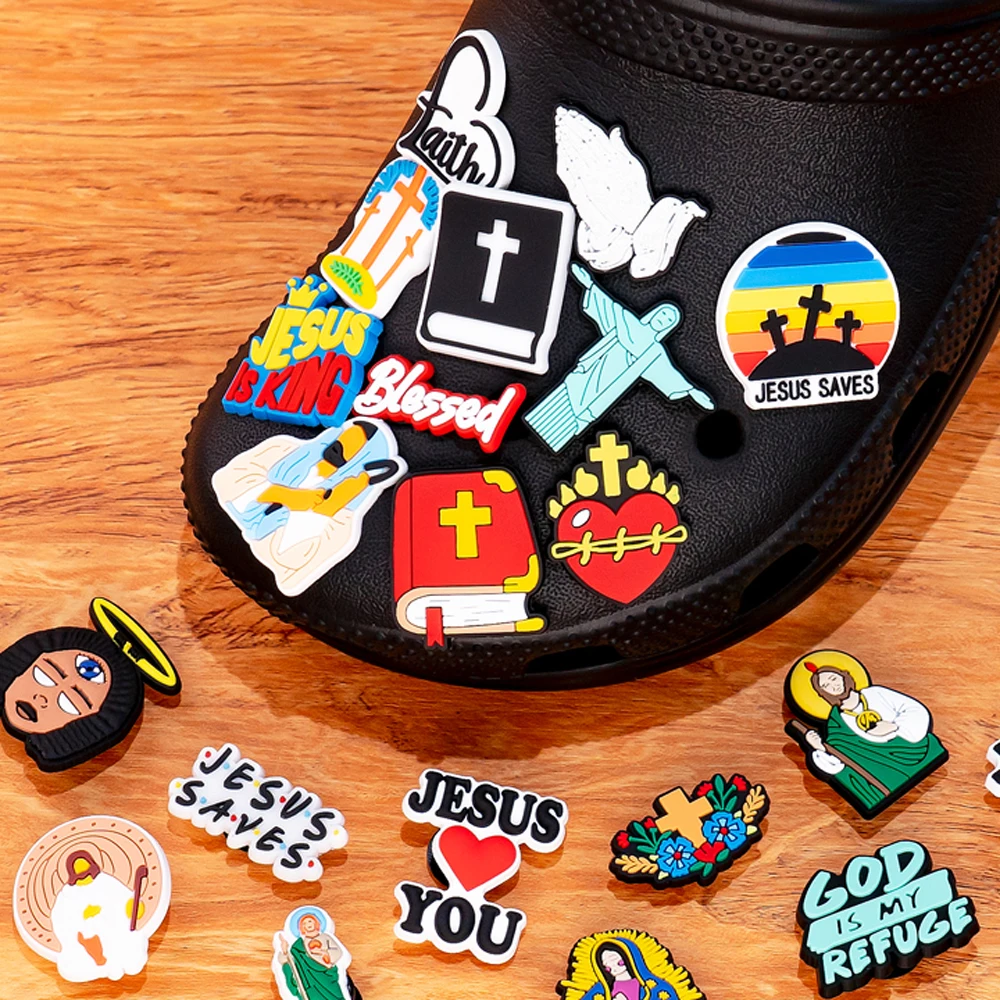 1 stücke PVC Religiöse Jesus Clog Schuh Charms Heilige Bibel Schuh Dekorationen Pins für Frau Männer Party Favor Geschenke DIY clips Zubehör – Detail 9