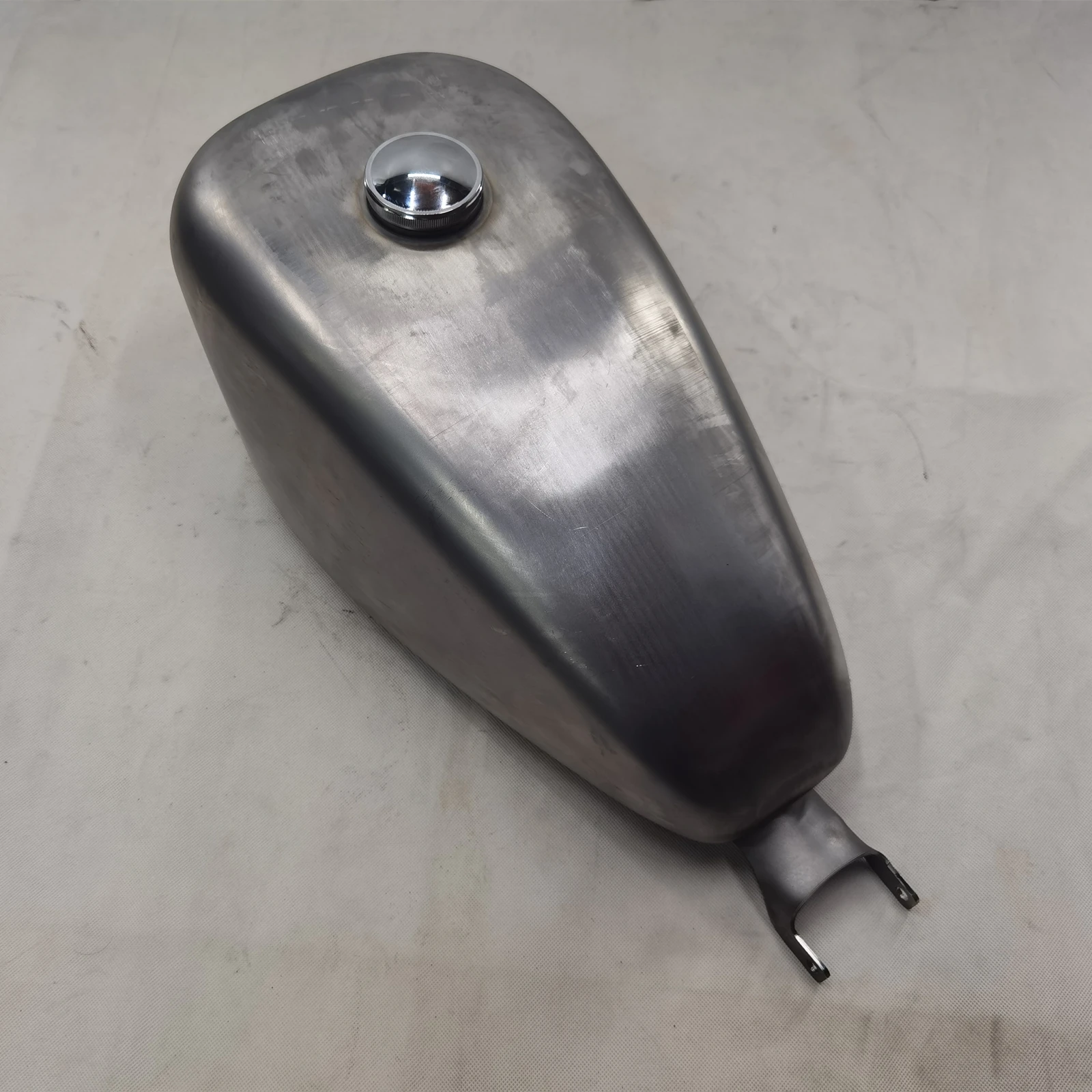 Motorcycle Petrol 13.5 L Gas Fuel Tank Can For Harley Sportster XL1200 883N X48 2006-2022