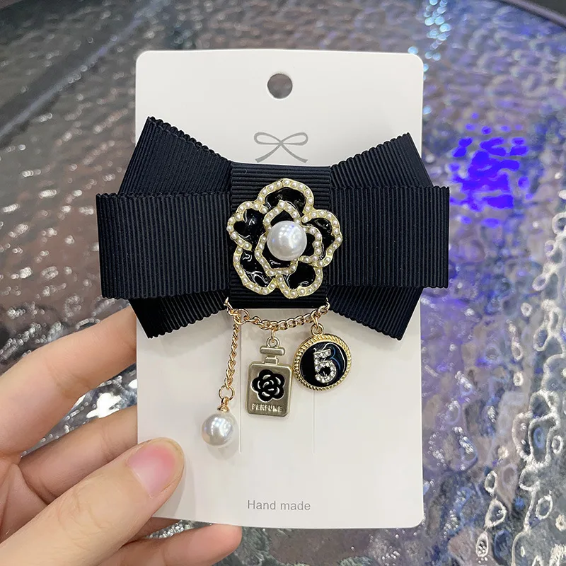 Koreanische Mode Stoff Kunst Fliege Perle Kamelie Blume Broschen für Frauen Anzug Pullover Abzeichen Hochzeit Party Corsage Brosche Pins – Detail 2