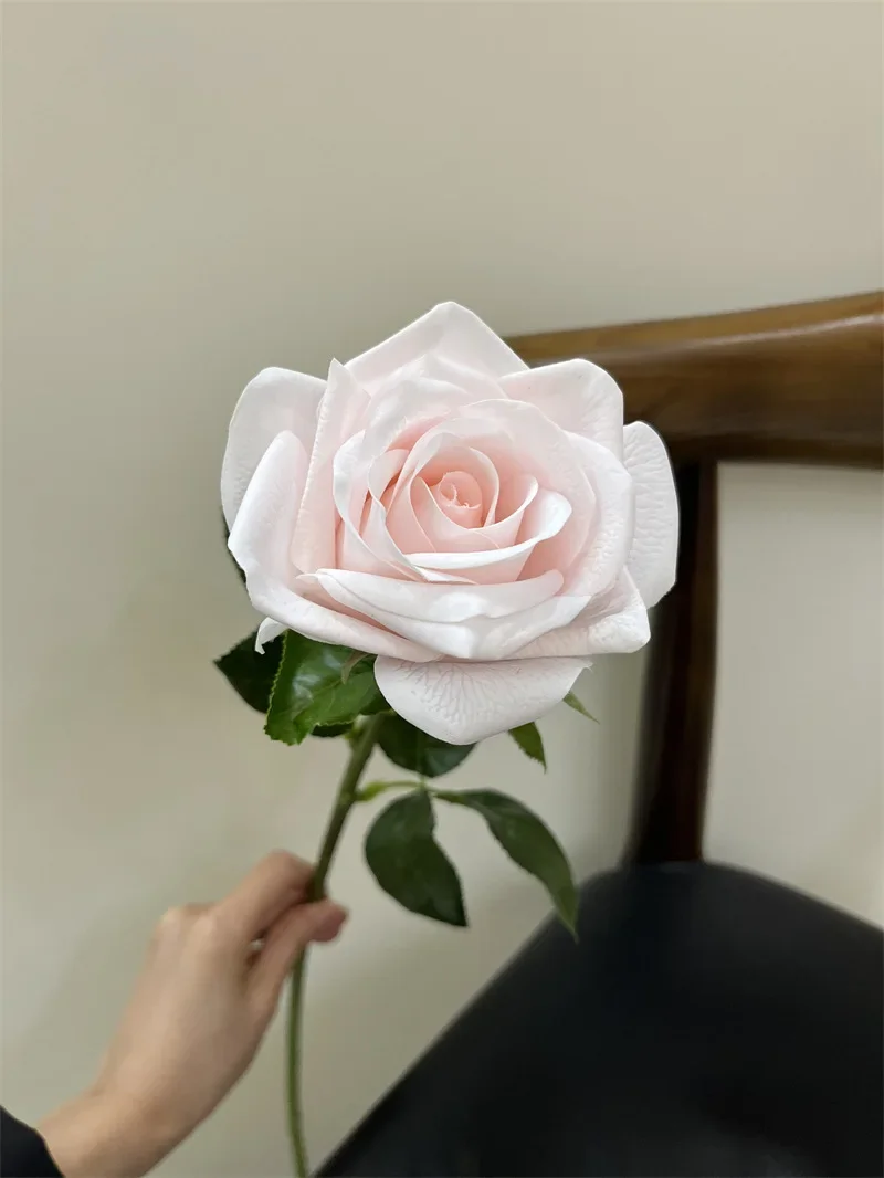 5 Stück Künstliche Feuchtigkeitsspendende Rosen aus Latex, Echt Aussehende Kunstblumen, Brautstrauß, Hochzeitsdekoration, Rosen für Heimdekoration, Partytisch-Blumendekoration – Detail 2