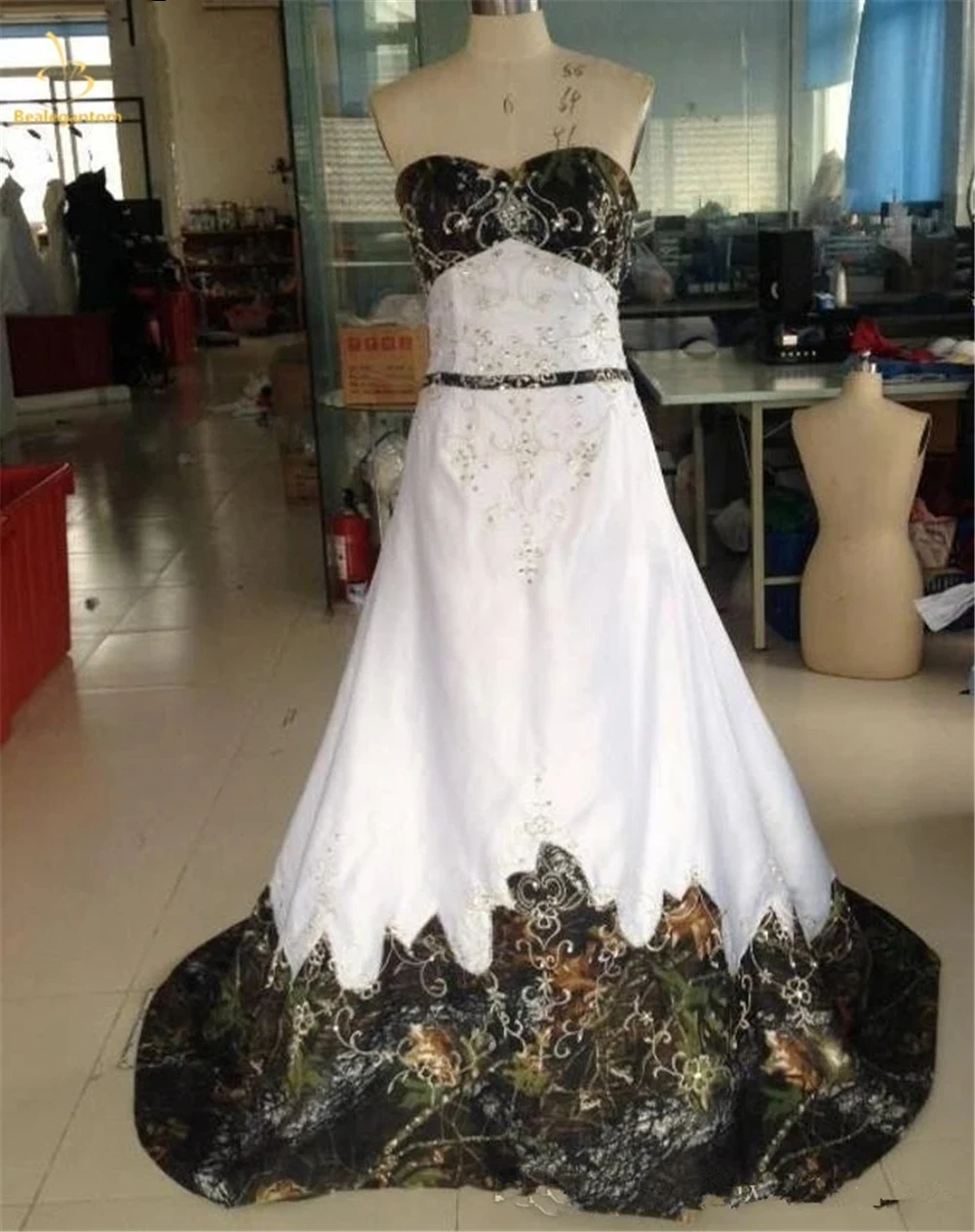 

Bealegantom Vintage Camouflage Wedding Dresses Embroidery Satin Beaded Lace Up Camo Bridal Gowns Robe De Mariage B2024-43