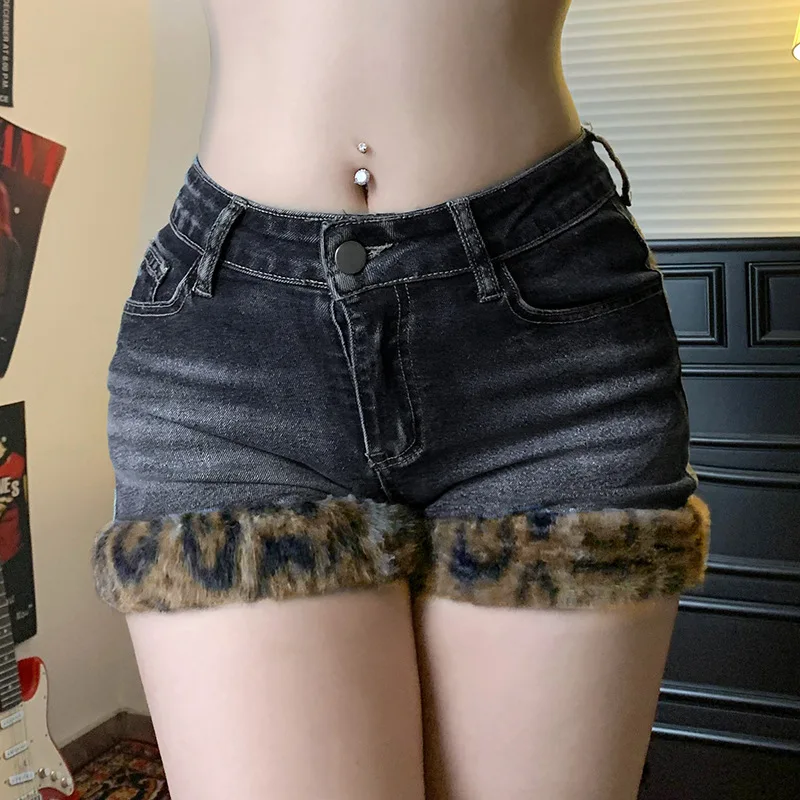

Vintage leopard-print furry patchwork high-waisted denim shorts European and American sexy hip hot pants