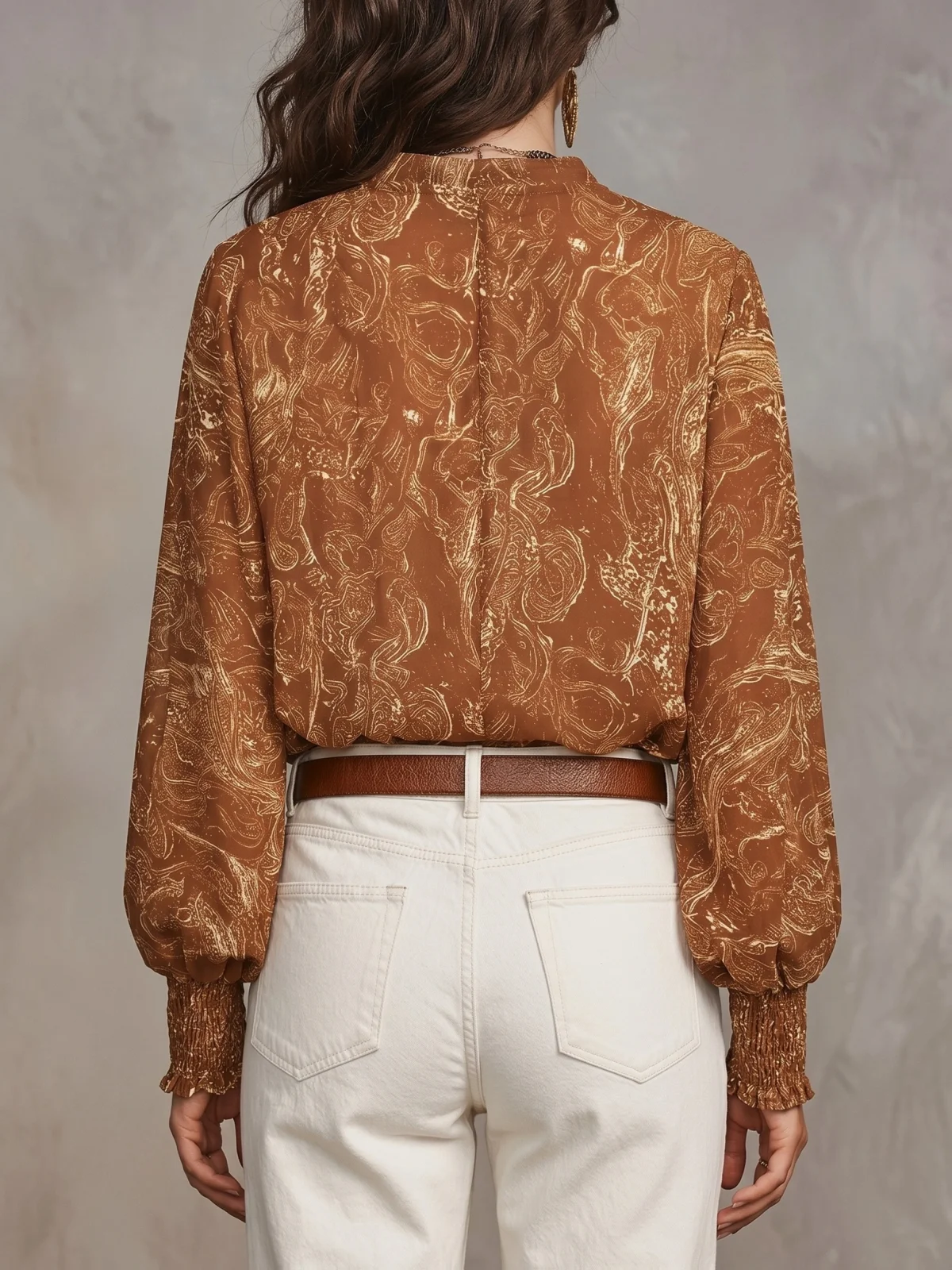 Damen-Bluse aus braunem Chiffon mit Paisley-Print, V-Ausschnitt und langen Laternenärmeln, lässiges, lockeres Boho-Oberteil im Bohemian-Stil für Frauen – Detail 2