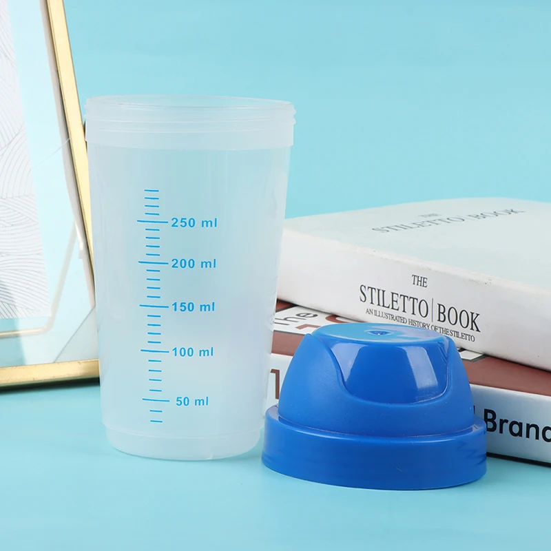 Bottiglia Shaker da 300ml bottiglia di miscelazione in polvere proteica per frappè creativo tazza di agitazione materiale PP nuovo di zecca e di alta qualità 1 pz