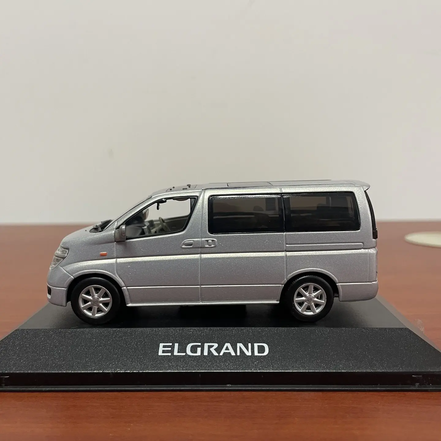 kyosho-coche-de-juguete-a-escala-1-43-de-aleacion-fundida-a-presion-nissan-elgrand-mpv-2002-modelo-clasico-nostalgia-regalo-para-adultos-souvenir-exhibicion-estatica