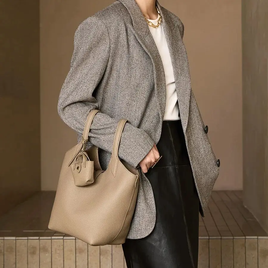 Versatile Tote Bag Elegant Shoulder Crossbody Bag Soft Leather Design Generous Capacity Dopamine-Inspired Style