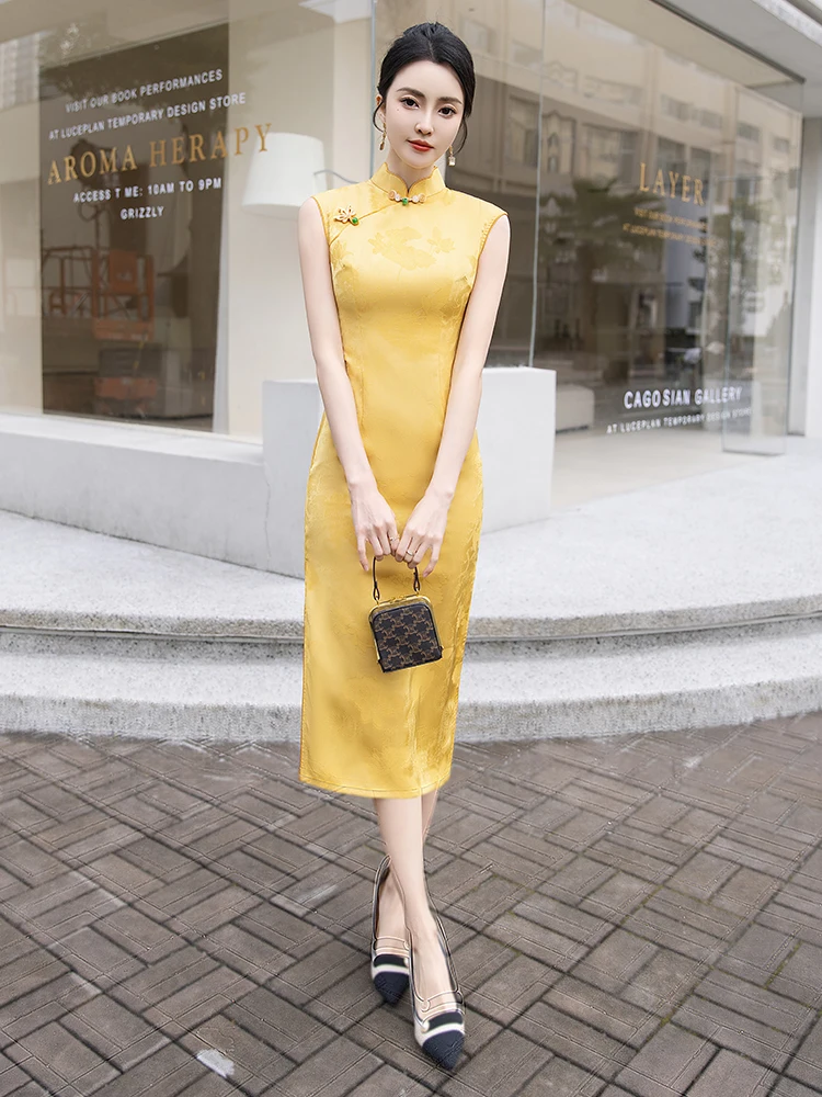 

Новинка от Liu Iyao: Летнее платье 2025 года средней длины в стиле ретро с низким разрезом, дышащее, без рукавов, однотонное, для экзаменов, женское.