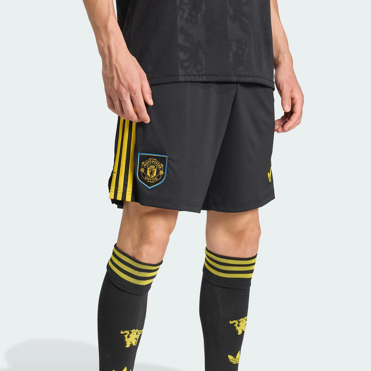 

Мужские дышащие спортивные футбольные шорты Adidas Authentic Three Leaves JI7420