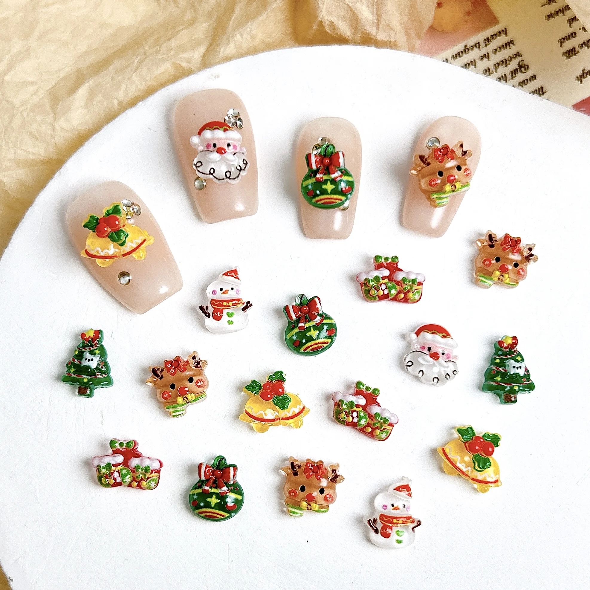 30PCS 3D Neue Entzückende Schneemann Santa Claus Harz Nagel Charms Cartoon Kreative Bunte Socken Glocke Nail art Dekorationen DIY nägel