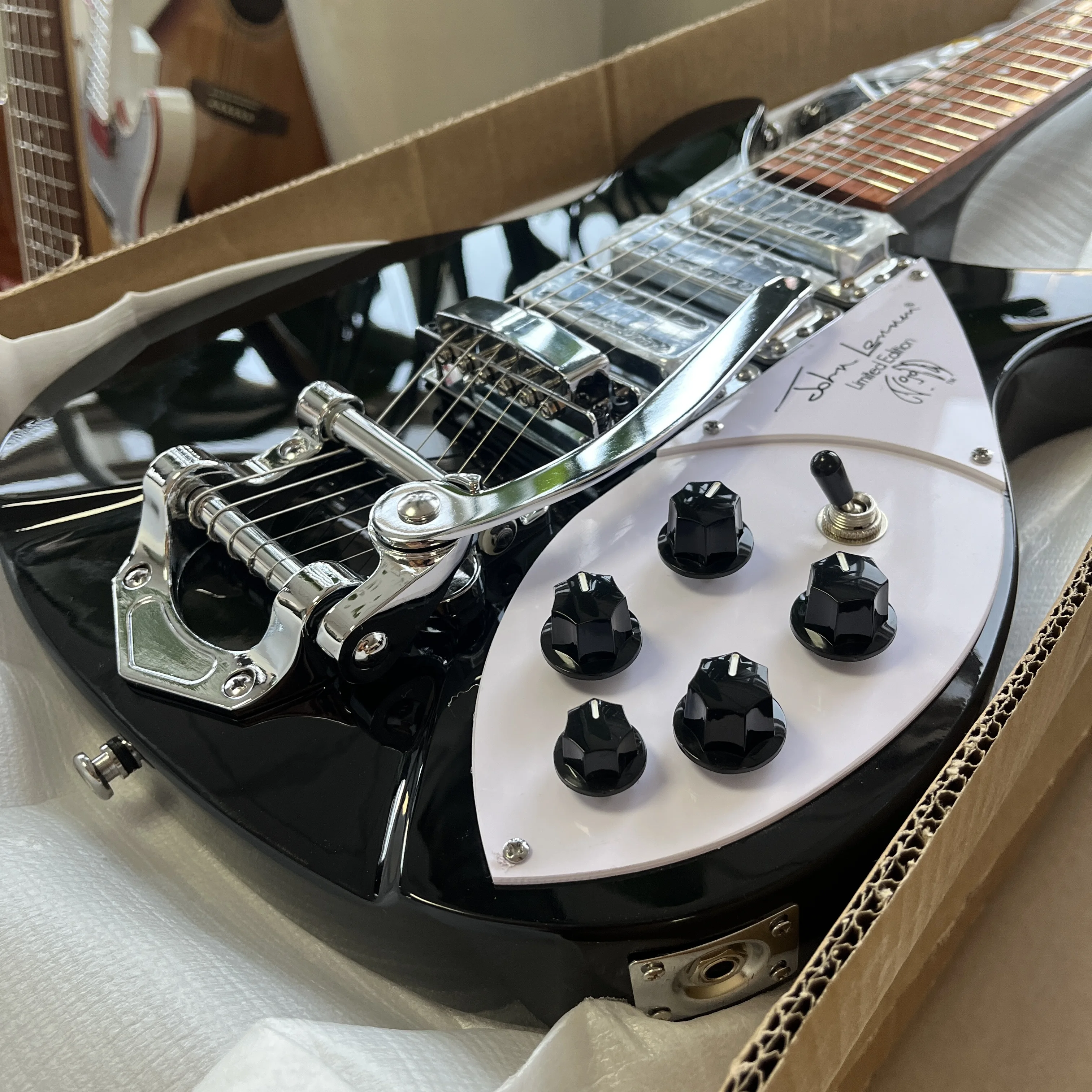 2026 hot new New Black 325 Rick Signature Guitar Chrome Hardware Christmas Gifts Available In US Warehouse Free Shipping