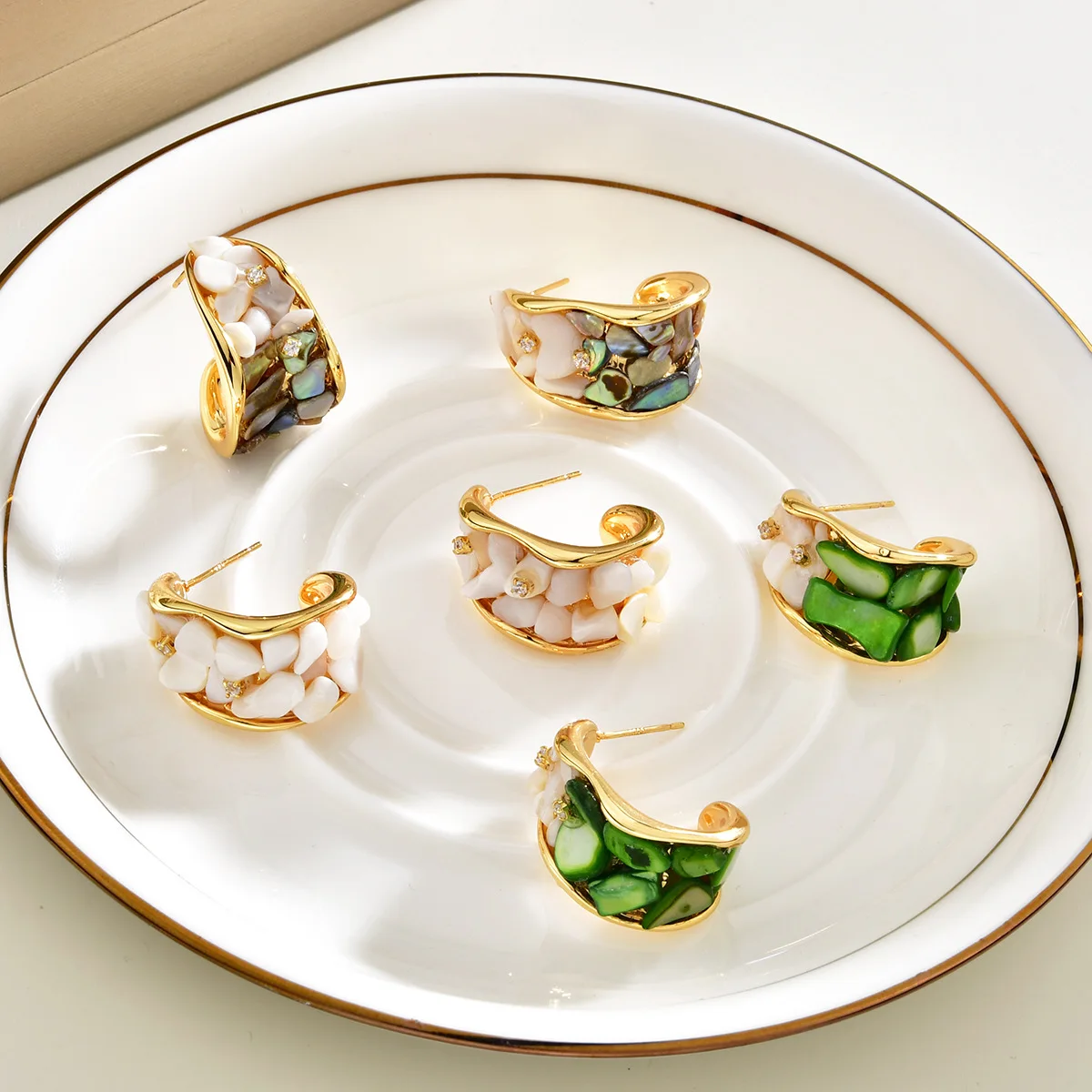 Natural Chip Shell Mother‑of‑Pearl C‑Shape Stud Earrings Luxury High End Plated Irregular Abalone Shell Niche Design Female Ear