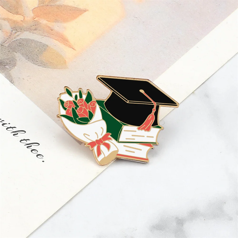 School Graduation Season Enamel Brooches Creative Flower Bachelor\'s Hat Graduated Lapel Pin Badge Students Friends Jewelry Gifts